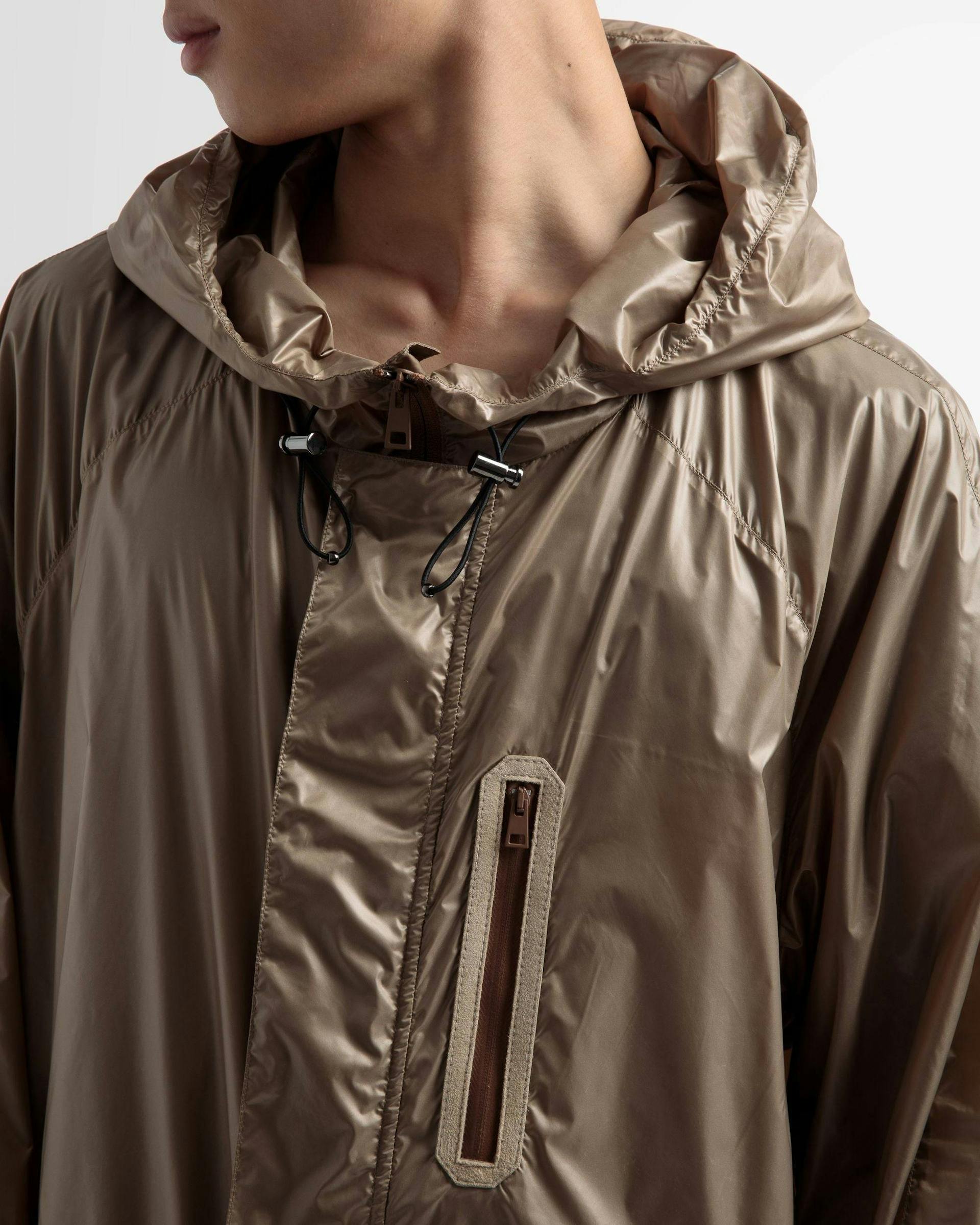 Waterproof Hooded Cape In Desert Tech Fabric - Men's - Bally - 03