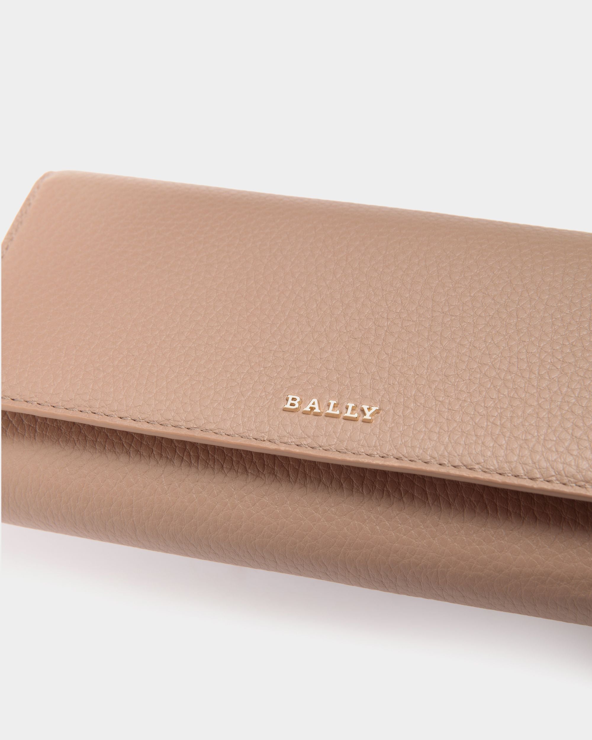 Continental Wallet in Beige Grained Leather - Women's - Bally - 04