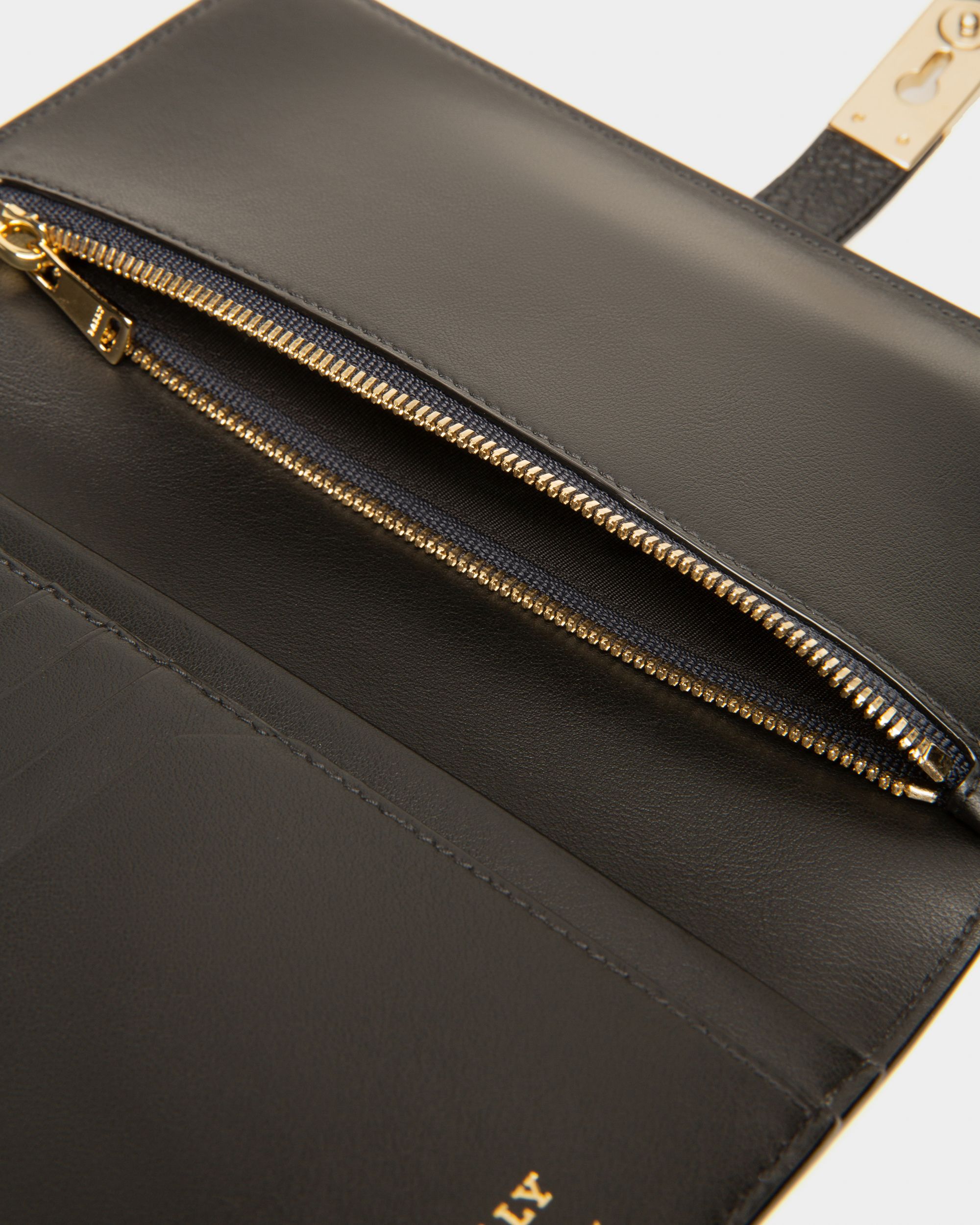 Amy Leather Wallet In Black - Women's - Bally - 04