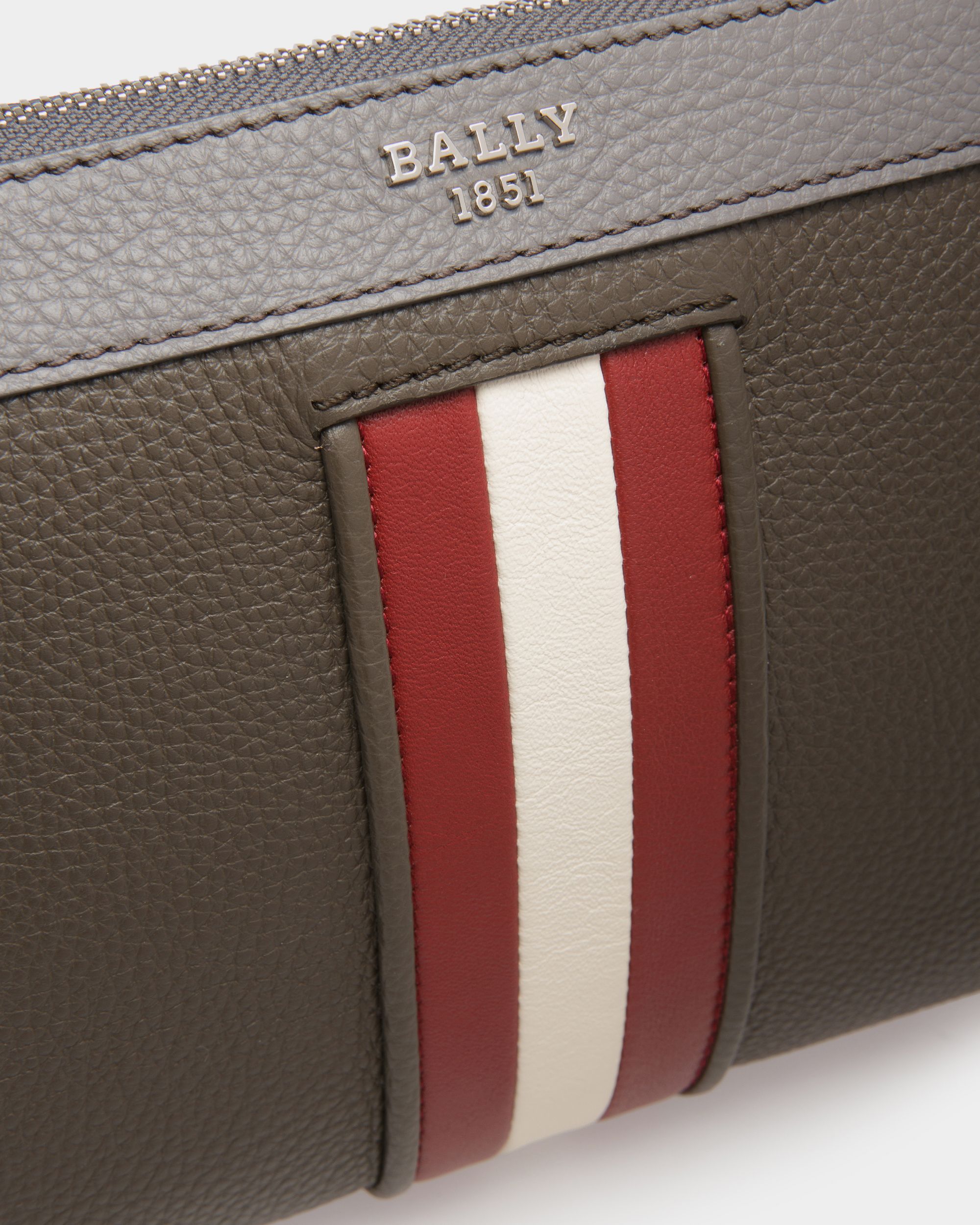 Haig Leather Clutch In Army Green - Men's - Bally - 02