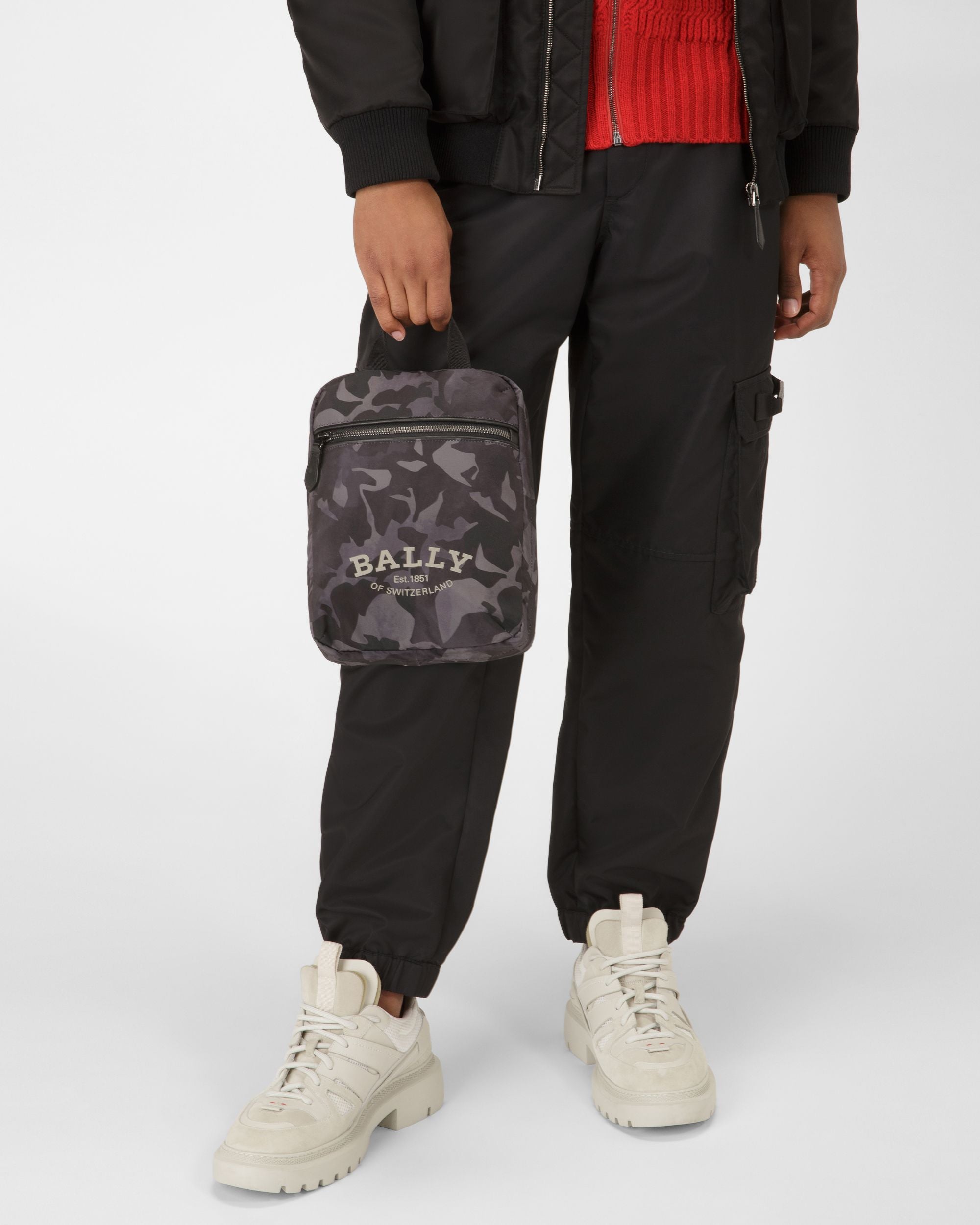 Fesder Nylon Weekender Bag In Black - Men's - Bally - 06