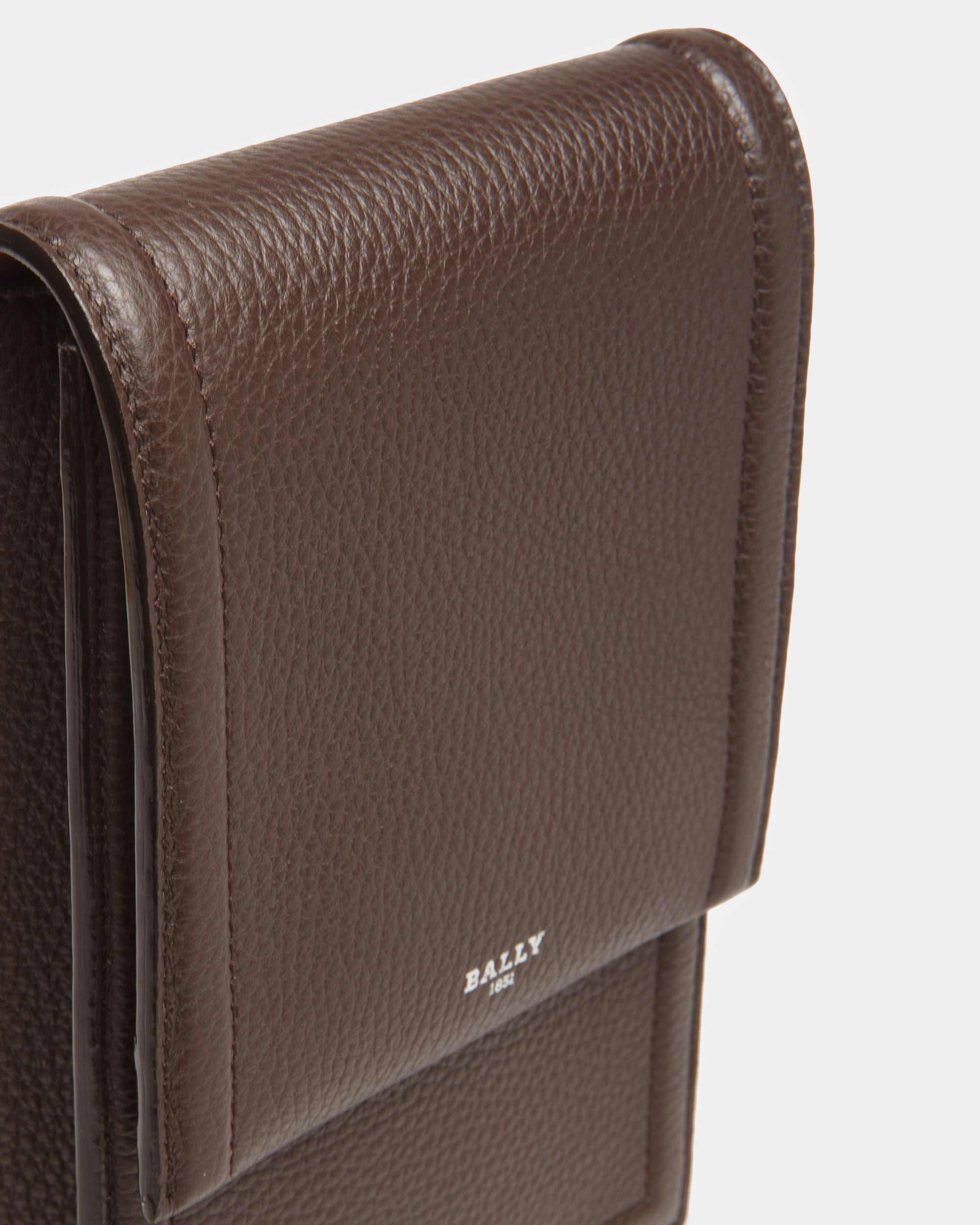 Serig Leather Phone Wallet In Ebony Brown - Men's - Bally - 04
