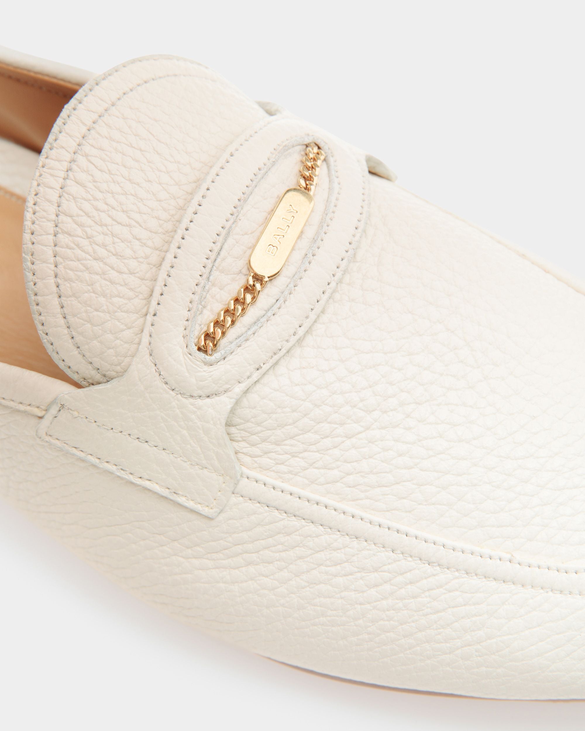 Pesek Loafers In White Leather