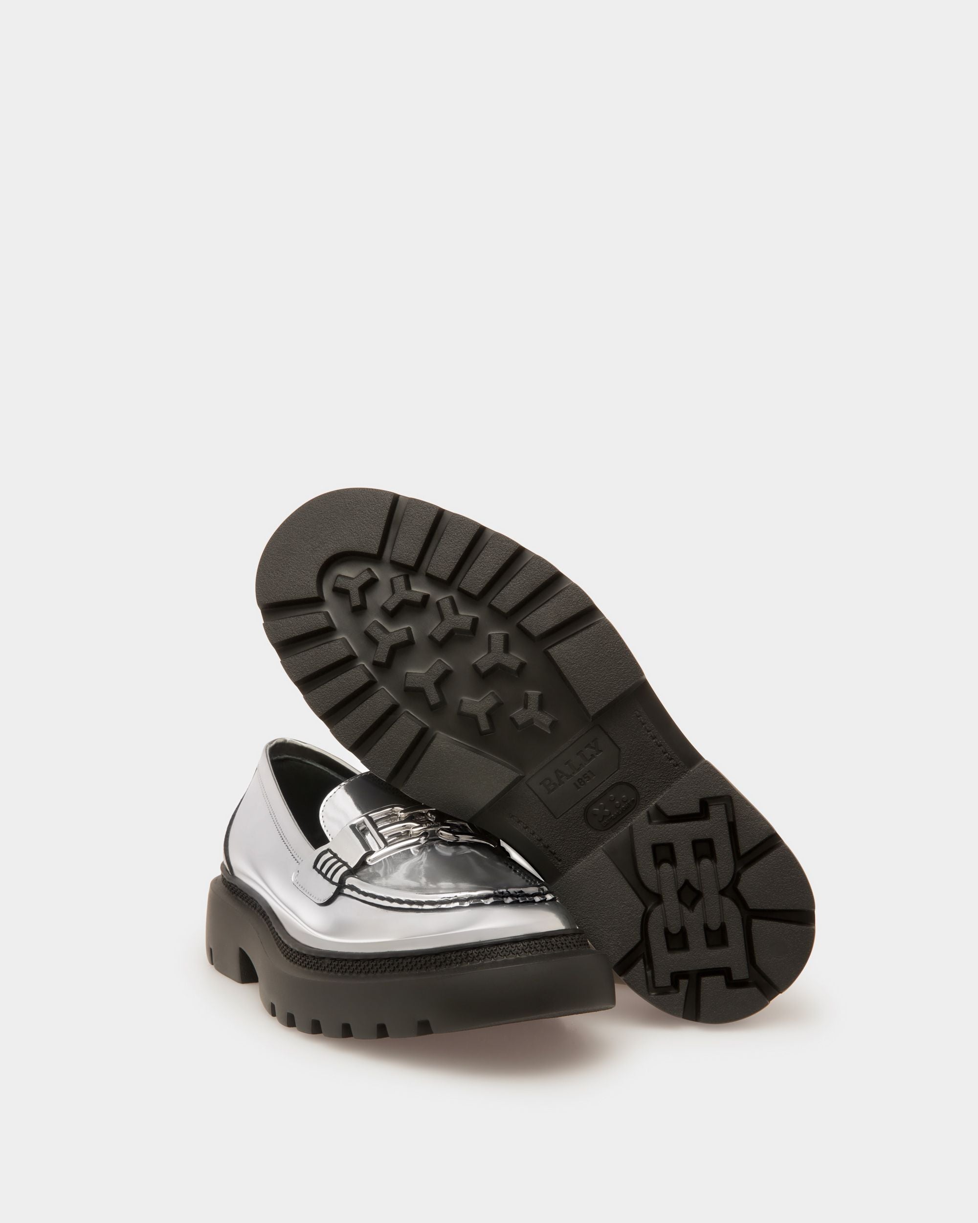 Gioia Flat Leather Moccasins In Silver - Women's - Bally - 02