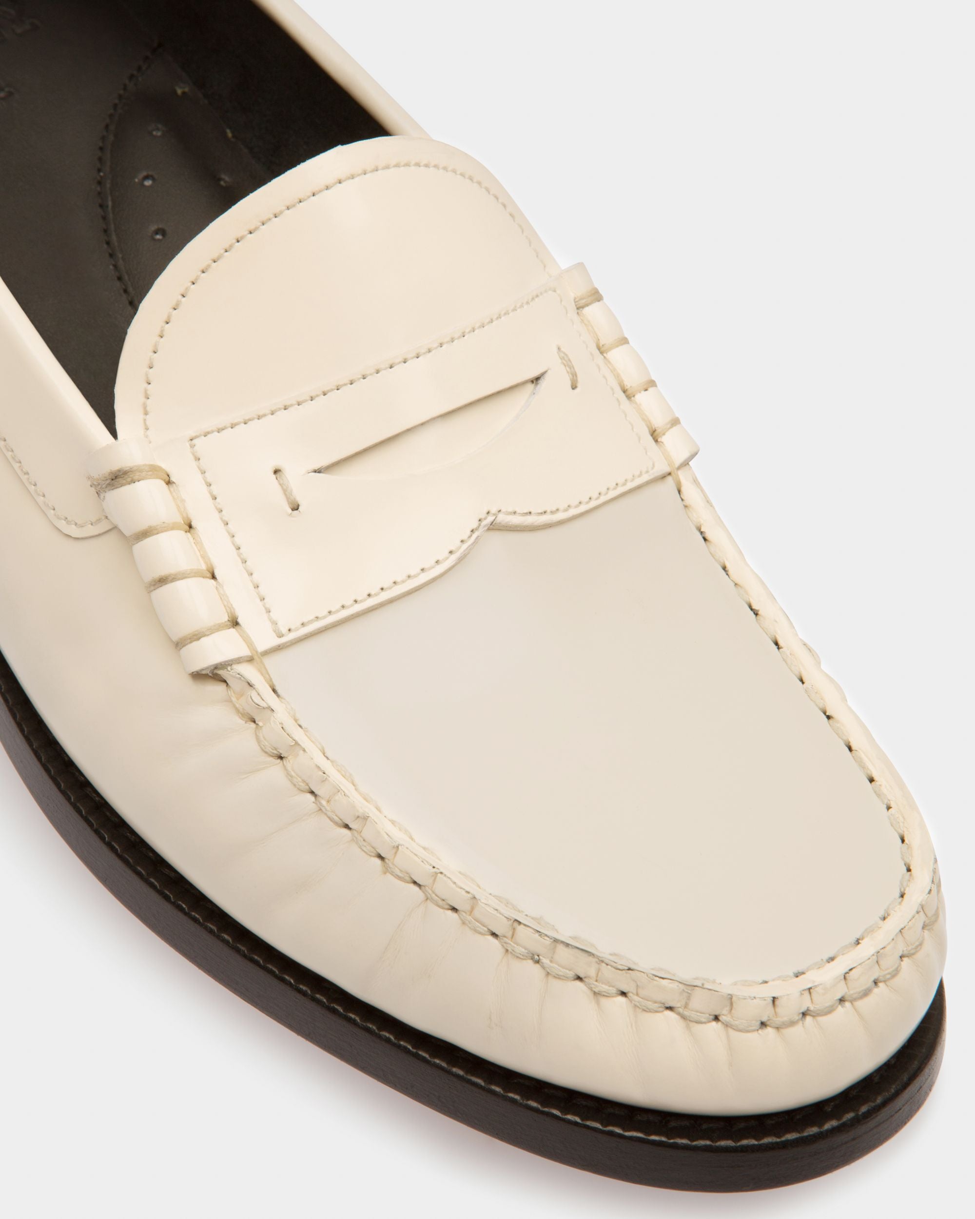 Coelo Leather Moccasins In Bone - Women's - Bally - 06