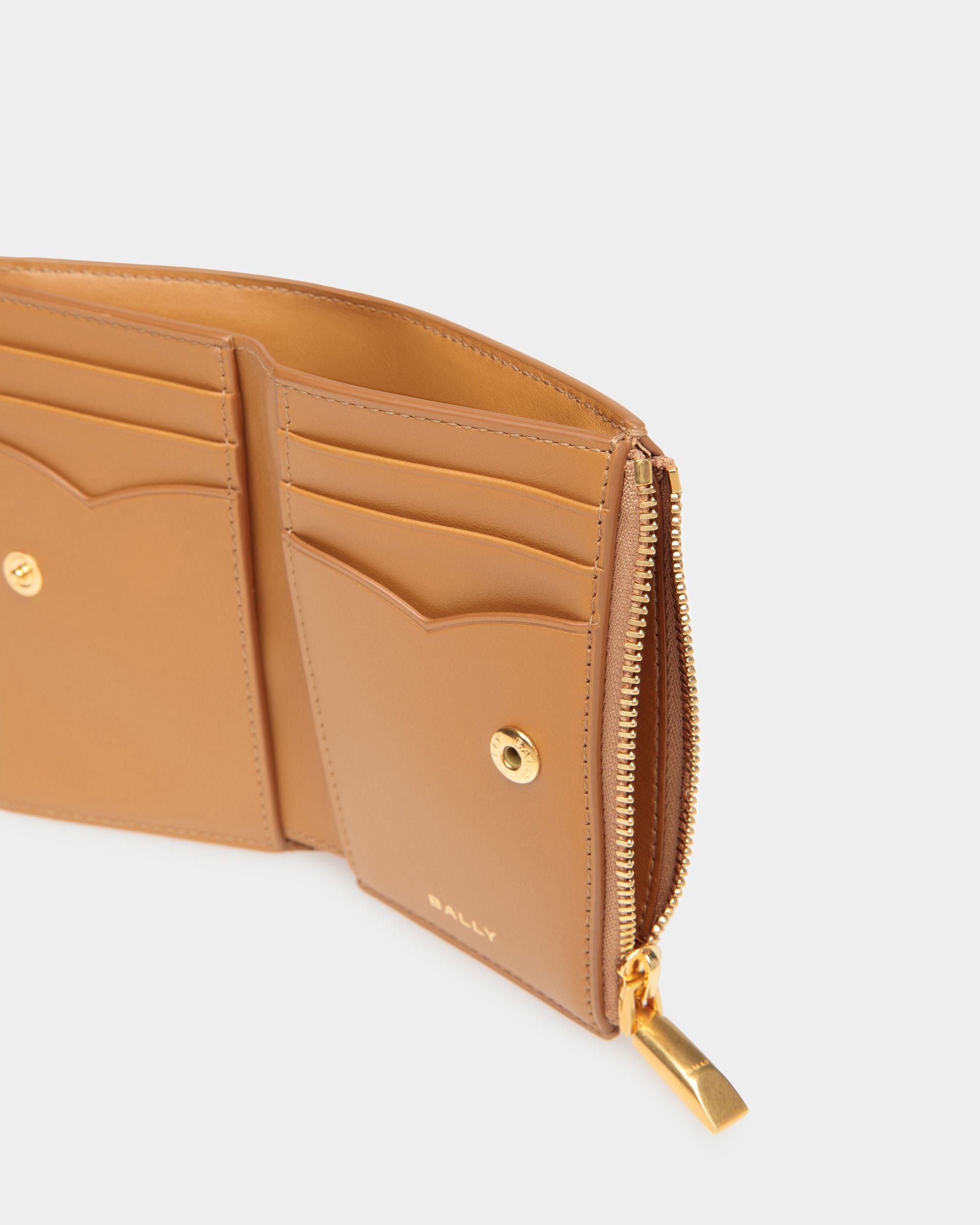 Emblem Wallet In Desert Leather - Women's - Bally - 04